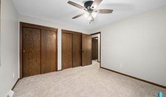 1912 E Sylvan Cir, Brandon, SD 57005