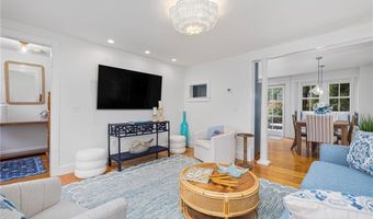 5 Tews Ct, Newport, RI 02840