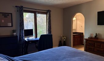 263 Queensway Dr, Avon, IN 46123