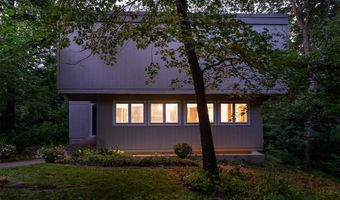 2201 Timberland Rd, Ames, IA 50014