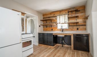 3650 NE 54th Pl, Des Moines, IA 50317