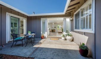 137 Valley Lakes Dr, Santa Rosa, CA 95409