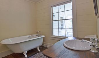 90 Taylor Ln, Alderson, WV 24910
