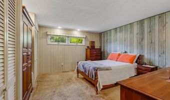 35 Dorchester Ln, Branford, CT 06405