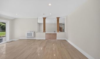 61 Applegate Rd, Cranston, RI 02920