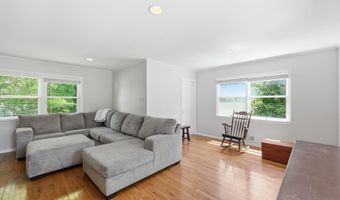 575 Garfield Ave, Belford, NJ 07718