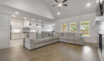 890 Clark Cir, Bentonville, AR 72713
