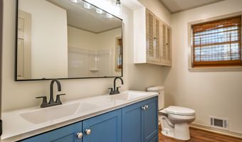 203 James St, Batesville, MS 38606
