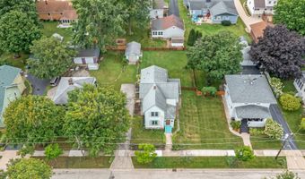 27 Center St, Algonquin, IL 60102