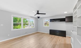 3141 CLAYBORNE Ave, Alexandria, VA 22306