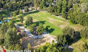 416 E Altadena Dr, Altadena, CA 91001
