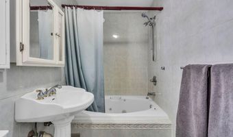 7 Glenwood Dr, Bayville, NJ 08721