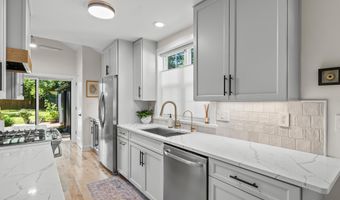 820 Barton Dr, Ann Arbor, MI 48105