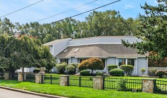 30 Dutchess Dr, Cranston, RI 02921
