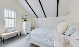 40 Holland St, Newport, RI 02840