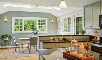 124 Pomeroy Ln, Amherst, MA 01002