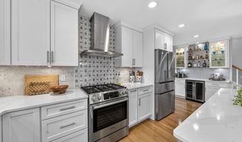 42 Windsor St, Jamestown, RI 02835