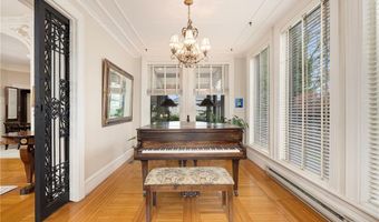 4 Hunter Ave, Newport, RI 02840