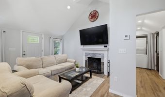 21 Arlington Rd, Coventry, CT 06238