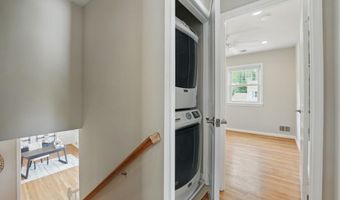 8121 BRIAR CREEK Dr, Annandale, VA 22003