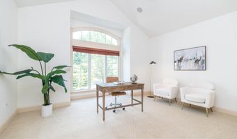 5812 HICKORY HOLLOW Ln, Doylestown, PA 18902