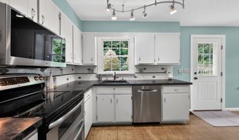 37 N Pleasant Rise, Brookfield, CT 06804
