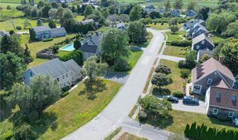 167 Meadow Ln, Middletown, RI 02842