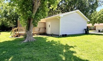 904 S Oak Ridge Dr, Aurora, MO 65605