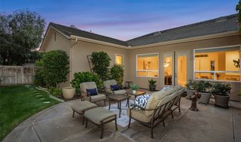 608 Inverlochy Dr, Fallbrook, CA 92028