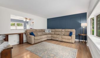 690 W Willow Gln, Addison, IL 60101