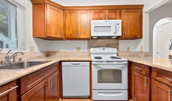 355 Aoloa St Q102, Kailua, HI 96734