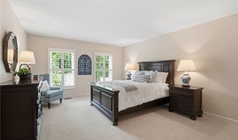 312 Aberdeen Ln, Aurora, OH 44202