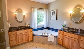 105 Lake Dr, Alton, IL 62002