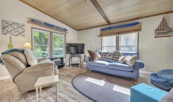 156 Linden Dr, Arnolds Park, IA 51360