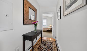338 Shore Dr, Branford, CT 06405