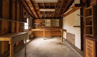 46 Roslyn Ave, Cranston, RI 02910