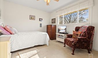 1228 S HADDOW Ave, Arlington Heights, IL 60005