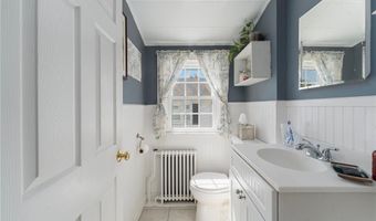 155 Evarts St, Newport, RI 02840