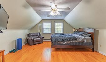34 Oakhill Ave, Attleboro, MA 02703