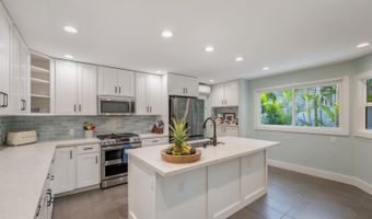 567 Kawailoa Rd D, Kailua, HI 96734