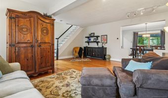 34 Carlisle St, Bergenfield, NJ 07621