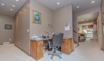 932 Emerald Pines Dr, Arnolds Park, IA 51331