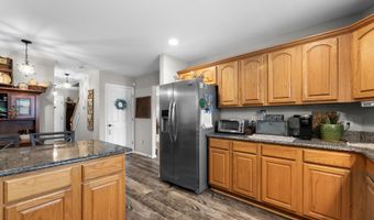 48 Poplar St, Beachwood, NJ 08722
