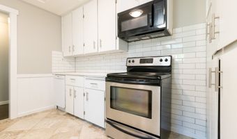 207 N MAPLE St, Bingen, WA 98605