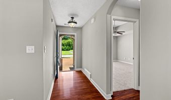 8924 VILLAGE LAKE Ln, Bartlett, TN 38002