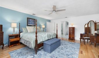 34 Finch Ln, North Kingstown, RI 02874