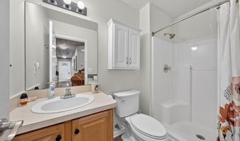 7774 E Ridge Dr, Almont, MI 48003