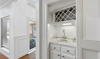 14917 Oaks N Dr, Addison, TX 75254