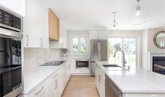 10 Mount Hope Ave, Portsmouth, RI 02871