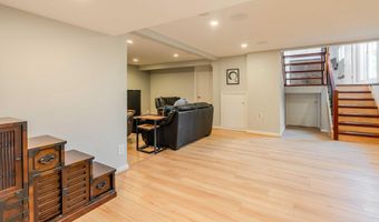 942 N MCKINLEY Rd, Arlington, VA 22205